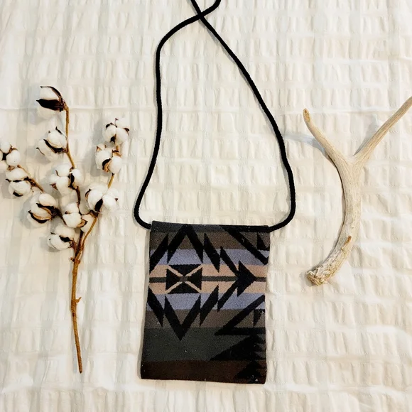 Small wool like cross body bag - Picture 6 of 6